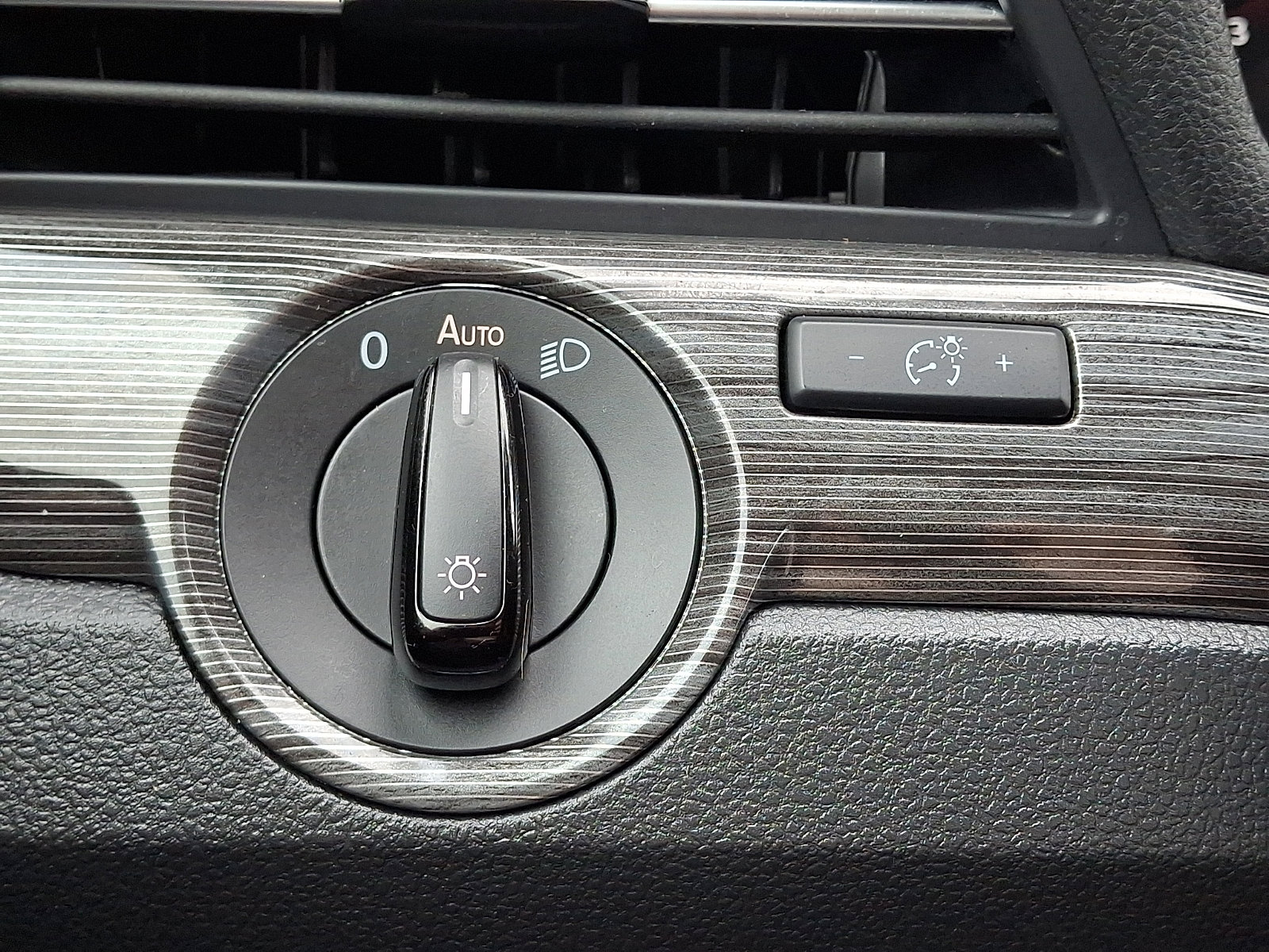 Used 2021 Volkswagen Passat 2.0T R-Line image 27