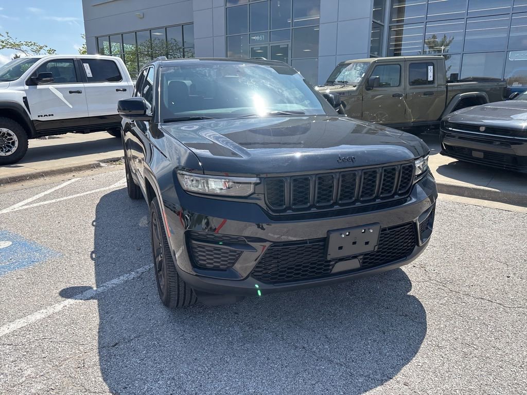 New 2025 Jeep Grand Cherokee Altitude AWD/4WD image 8