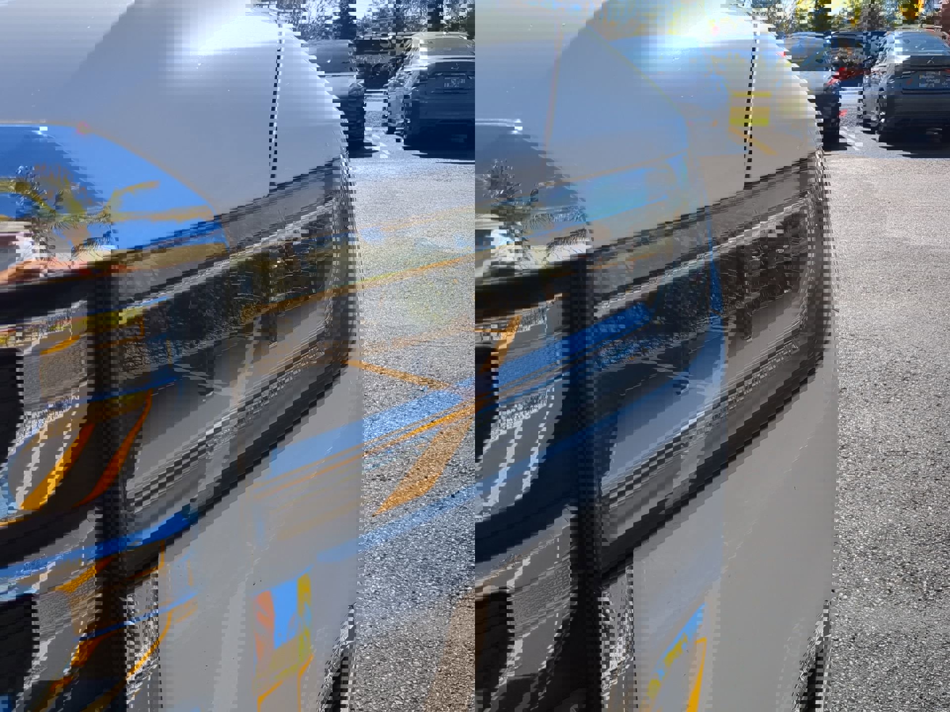 Used 2023 GMC Acadia SLT image 11