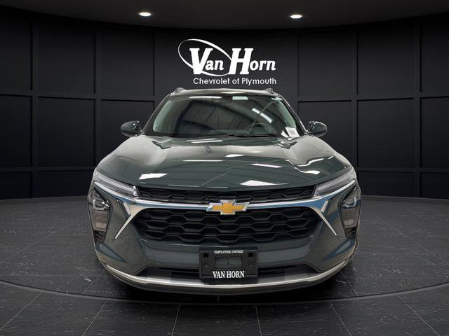 Used 2025 Chevrolet Trax LT FWD image 8