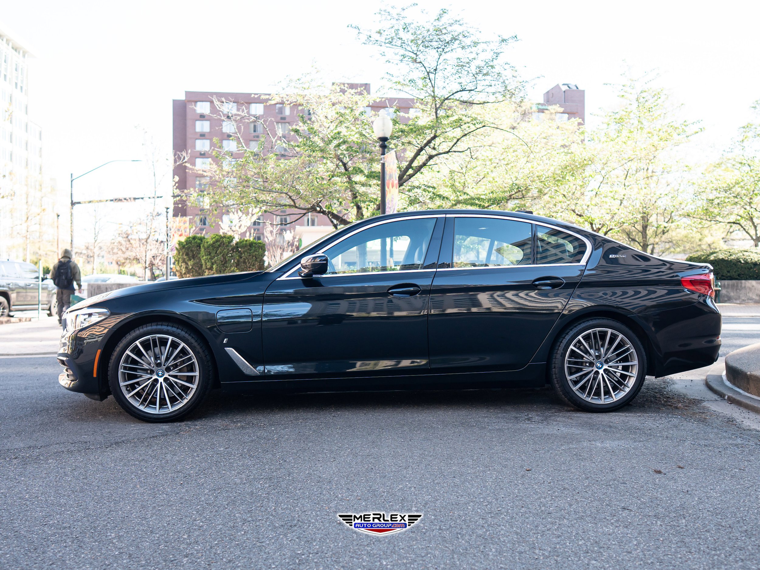 Used 2019 BMW 530e xDrive w/ Convenience Package AWD/4WD image 4