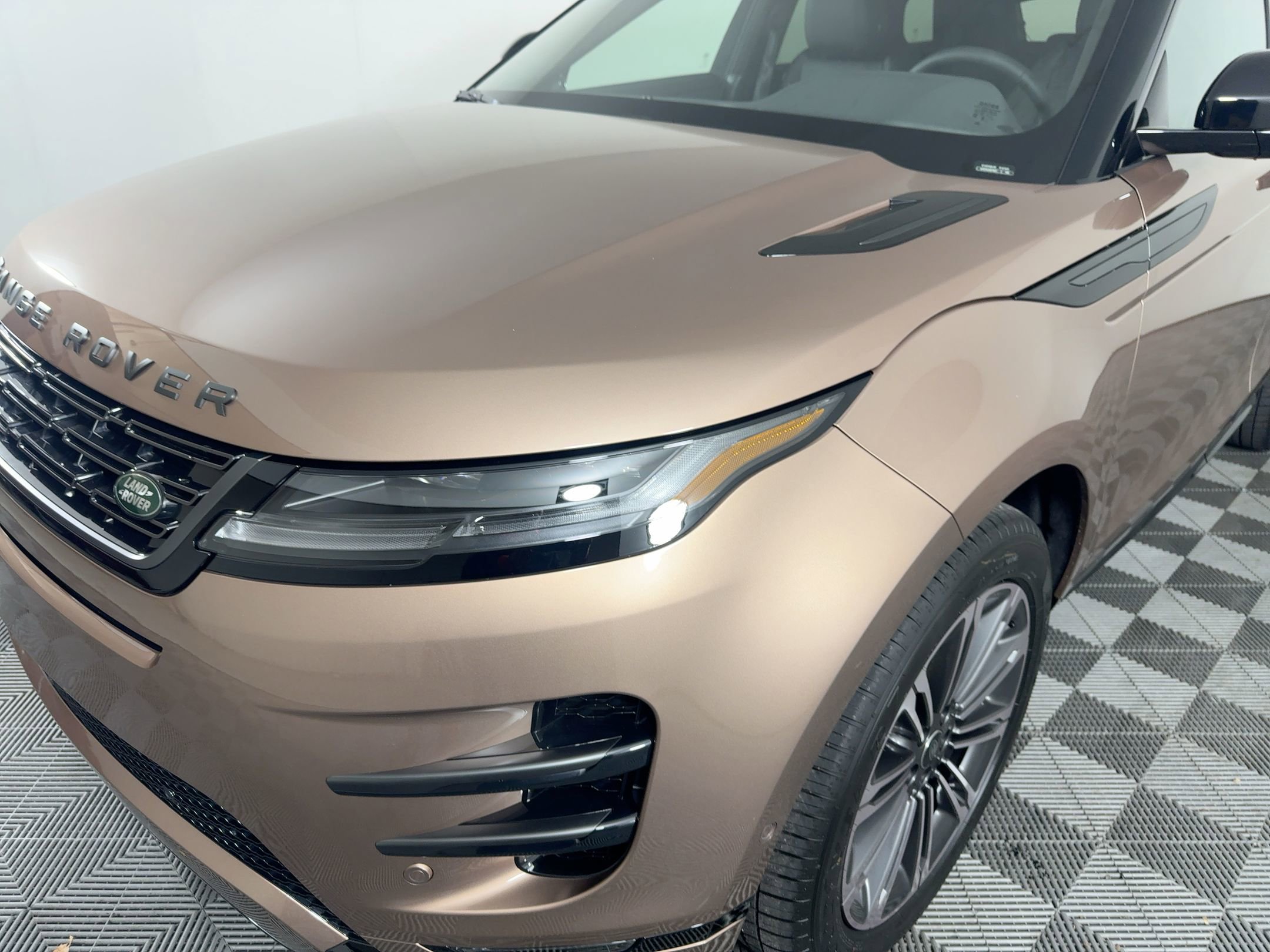New 2026 Land Rover Range Rover Evoque Dynamic SE AWD/4WD image 18
