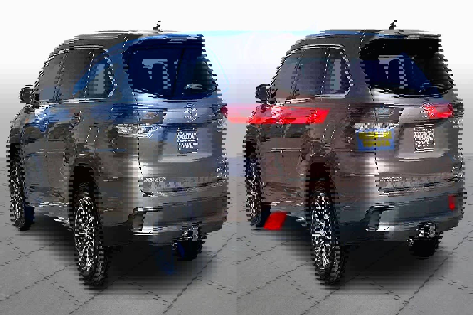 Used 2017 Toyota Highlander XLE image 11