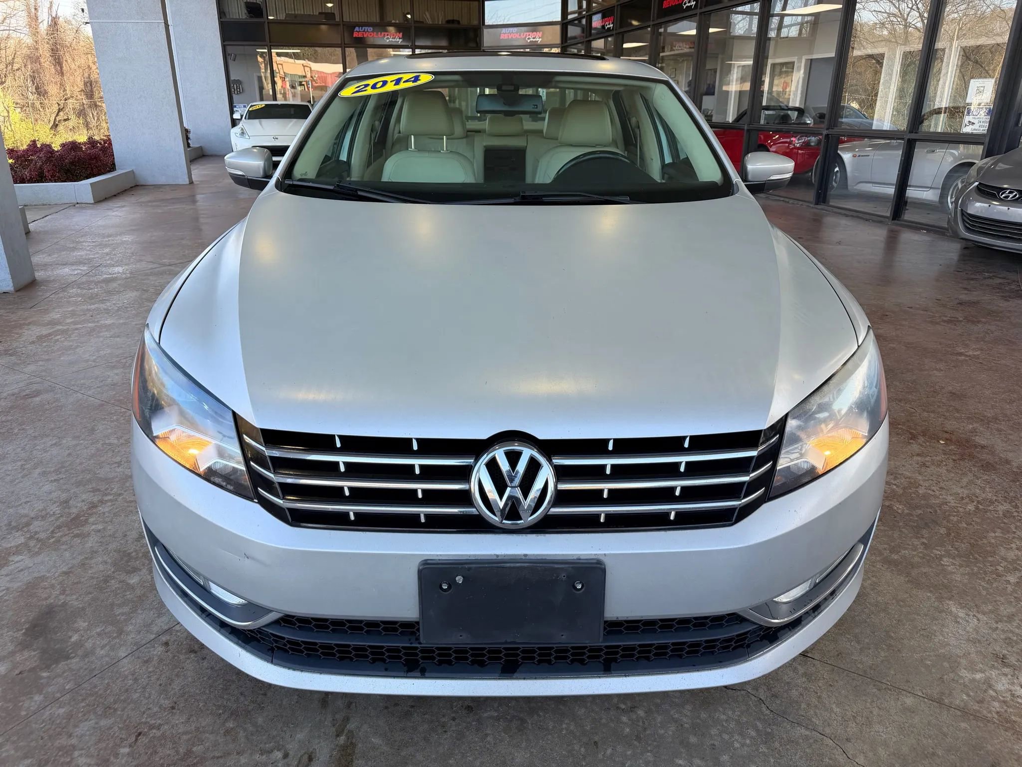 Used 2014 Volkswagen Passat TDI SEL Premium image 2