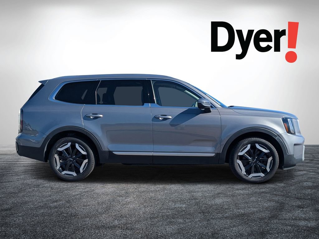 Used 2024 Kia Telluride EX w/ EX Captain's Chair Package image 2