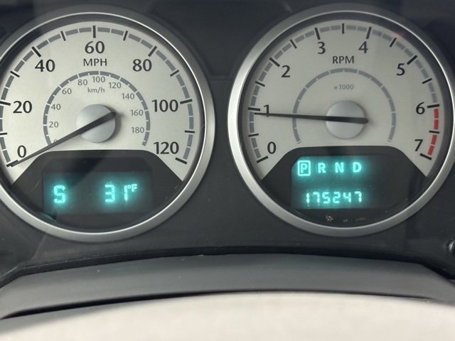 Used 2010 Chrysler Town & Country Touring image 21