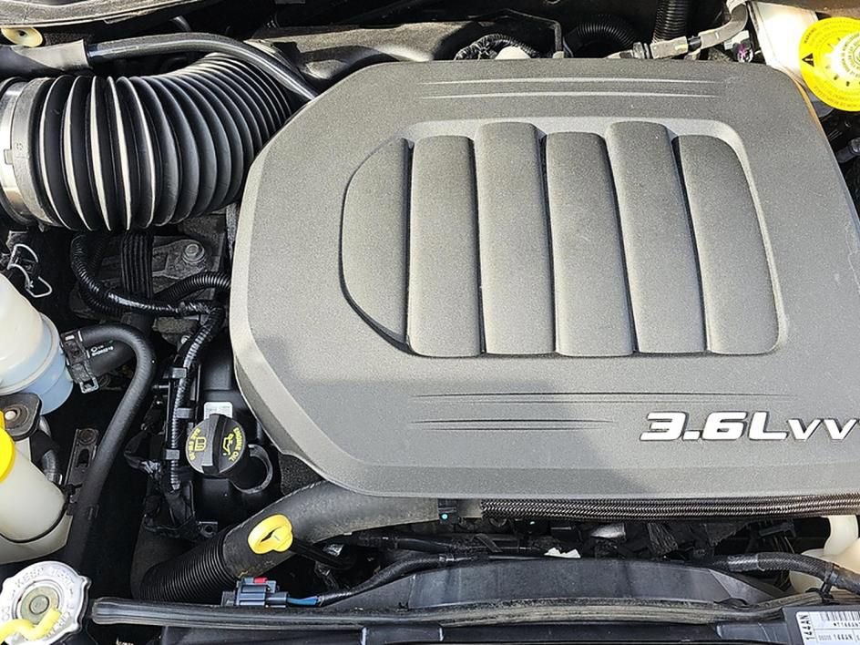 Used 2018 Dodge Grand Caravan SE FWD image 15