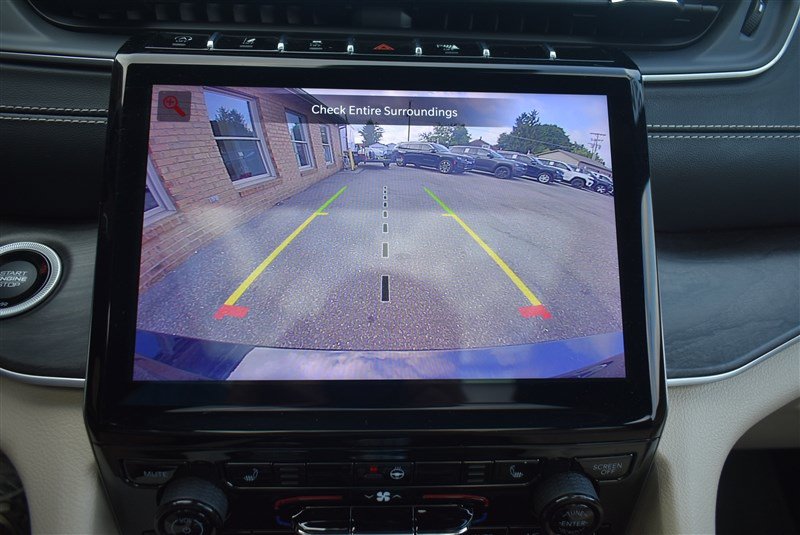 Used 2023 Jeep Grand Cherokee L Limited w/ Trailer Tow Group (B) AWD/4WD image 18