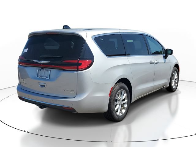 New 2026 Chrysler Pacifica Limited w/ Trailer Tow Group AWD/4WD image 4