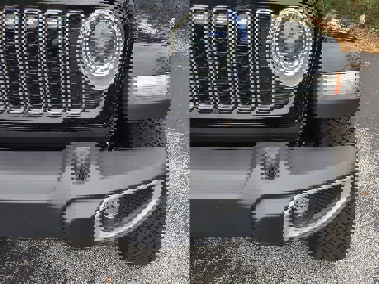 Used 2024 Jeep Wrangler Sahara w/ Safety Group image 11