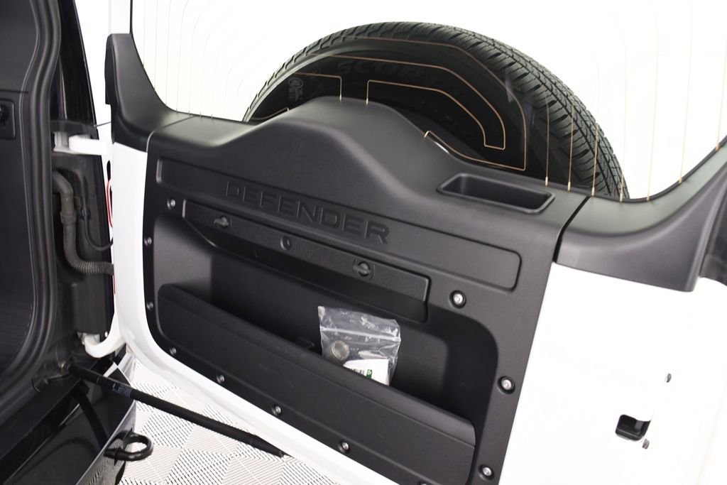 Used 2024 Land Rover Defender 110 X-Dynamic SE image 24