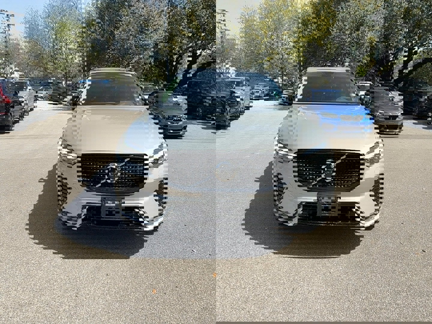 Used 2025 Volvo XC60 B5 Core image 8