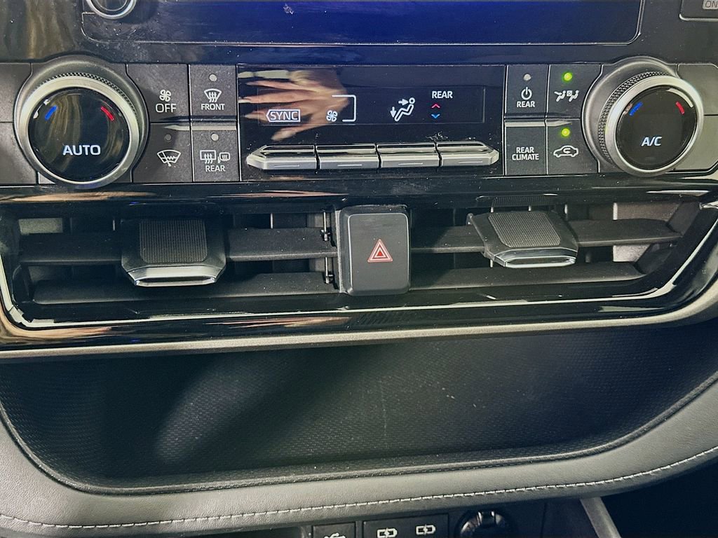 Used 2023 Toyota Highlander LE image 16