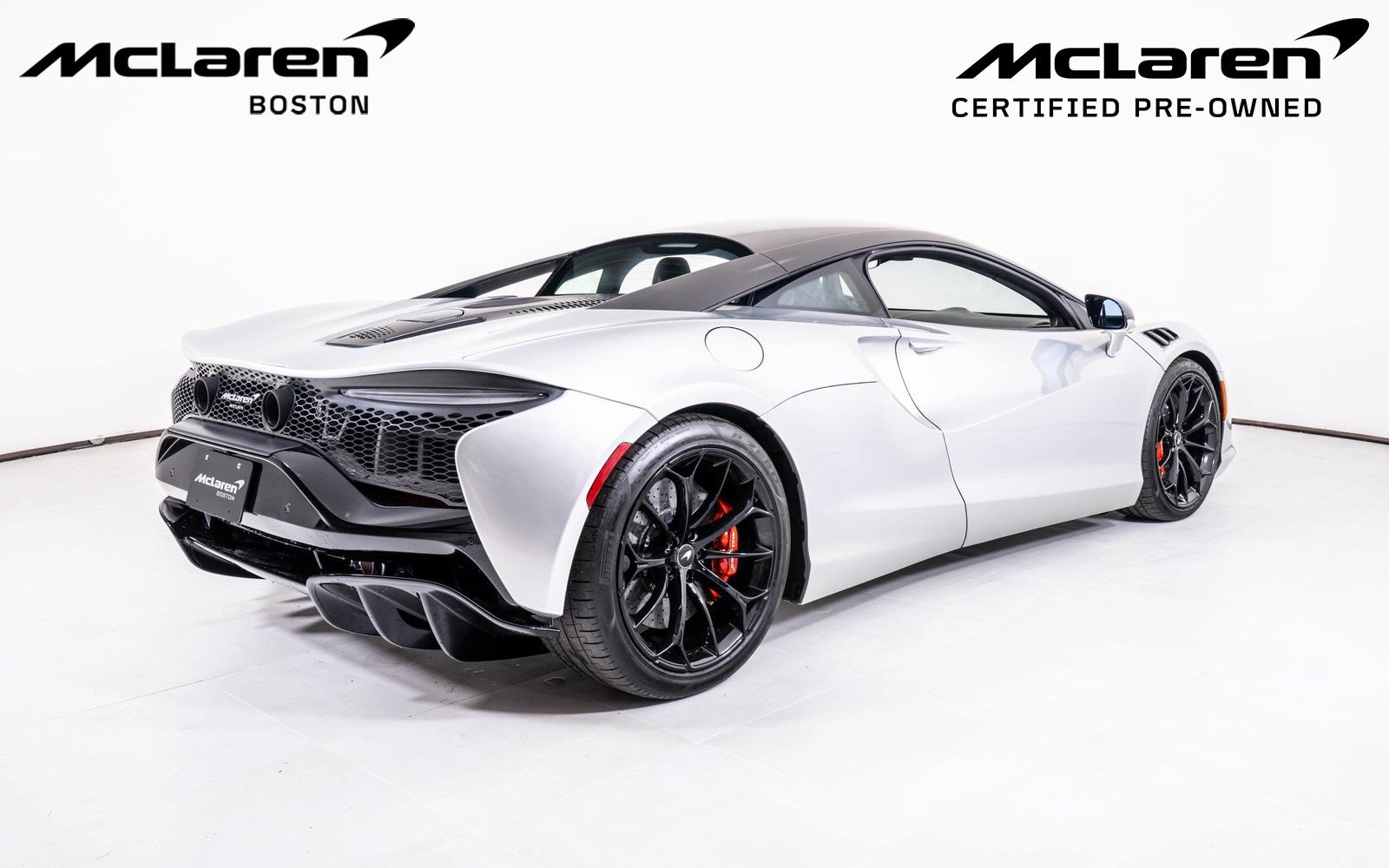 Used 2023 McLaren Artura RWD image 5