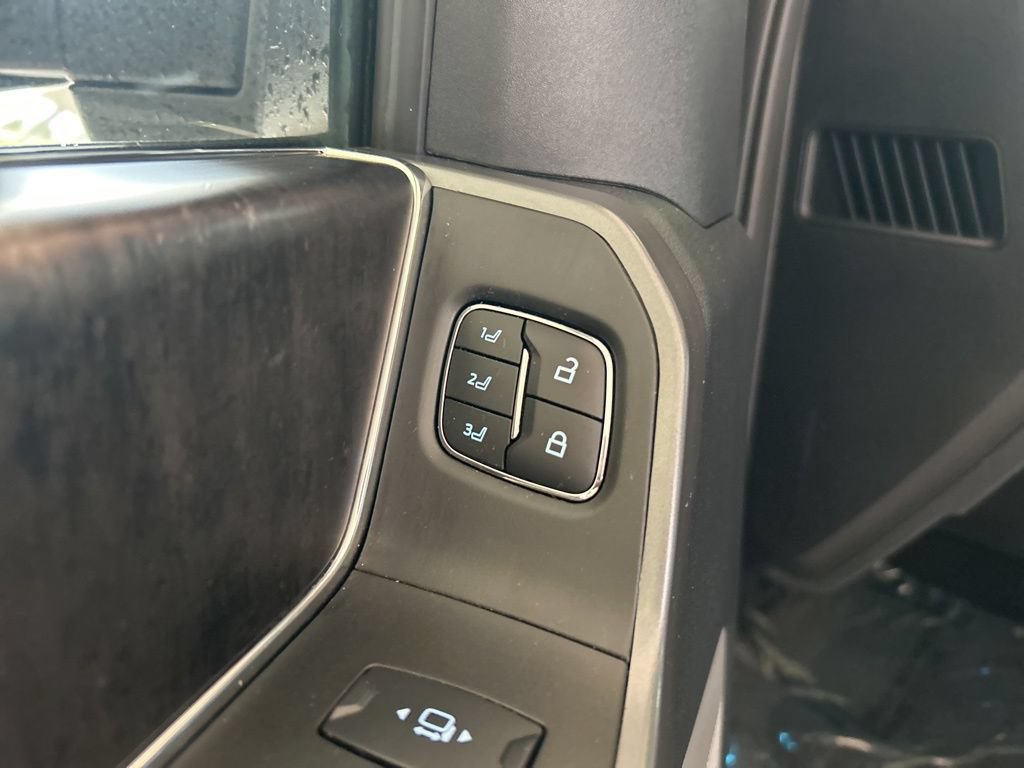 Used 2025 Ford F350 Lariat AWD/4WD image 40