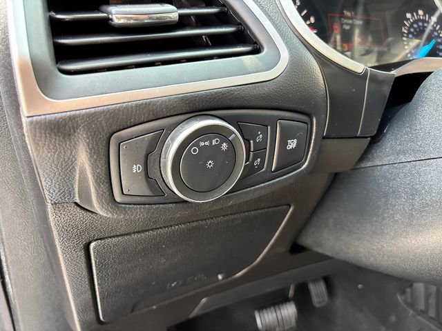 Used 2019 Ford Edge SEL image 17