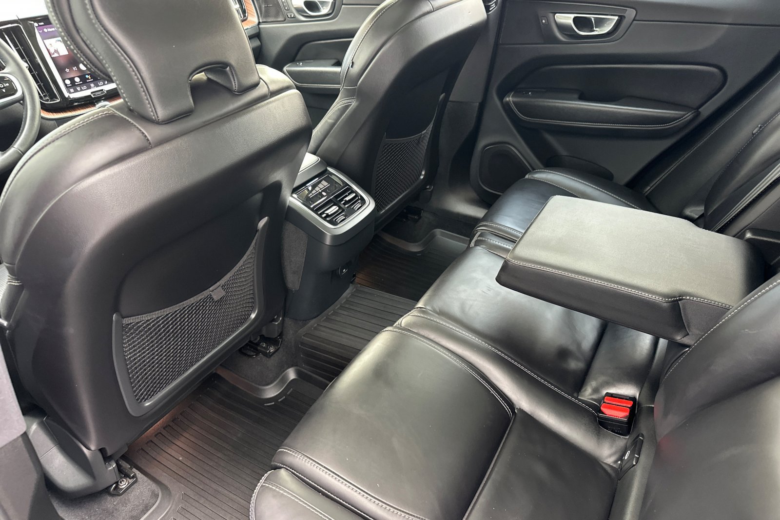 Certified 2023 Volvo XC60 B5 Ultimate AWD/4WD image 13