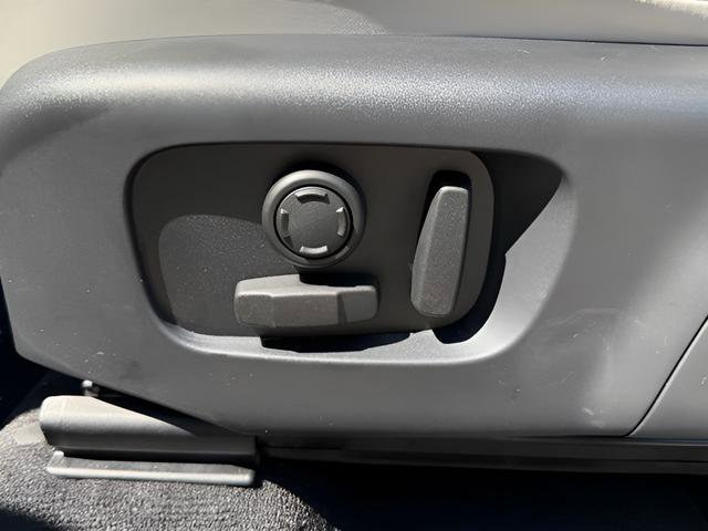 New 2025 Land Rover Discovery Sport S image 21