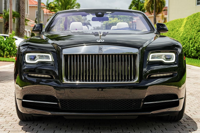 Used 2019 Rolls-Royce Dawn RWD image 13