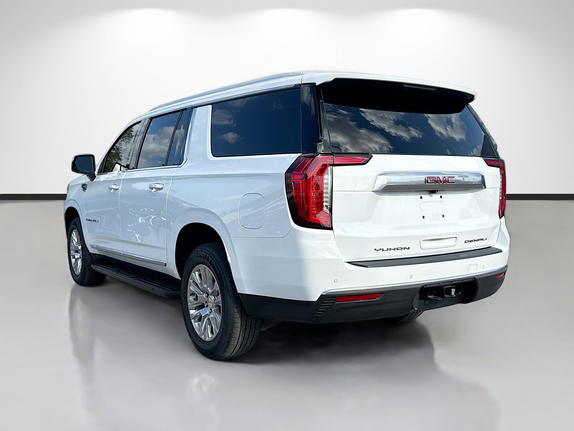 Used 2024 GMC Yukon XL Denali image 5