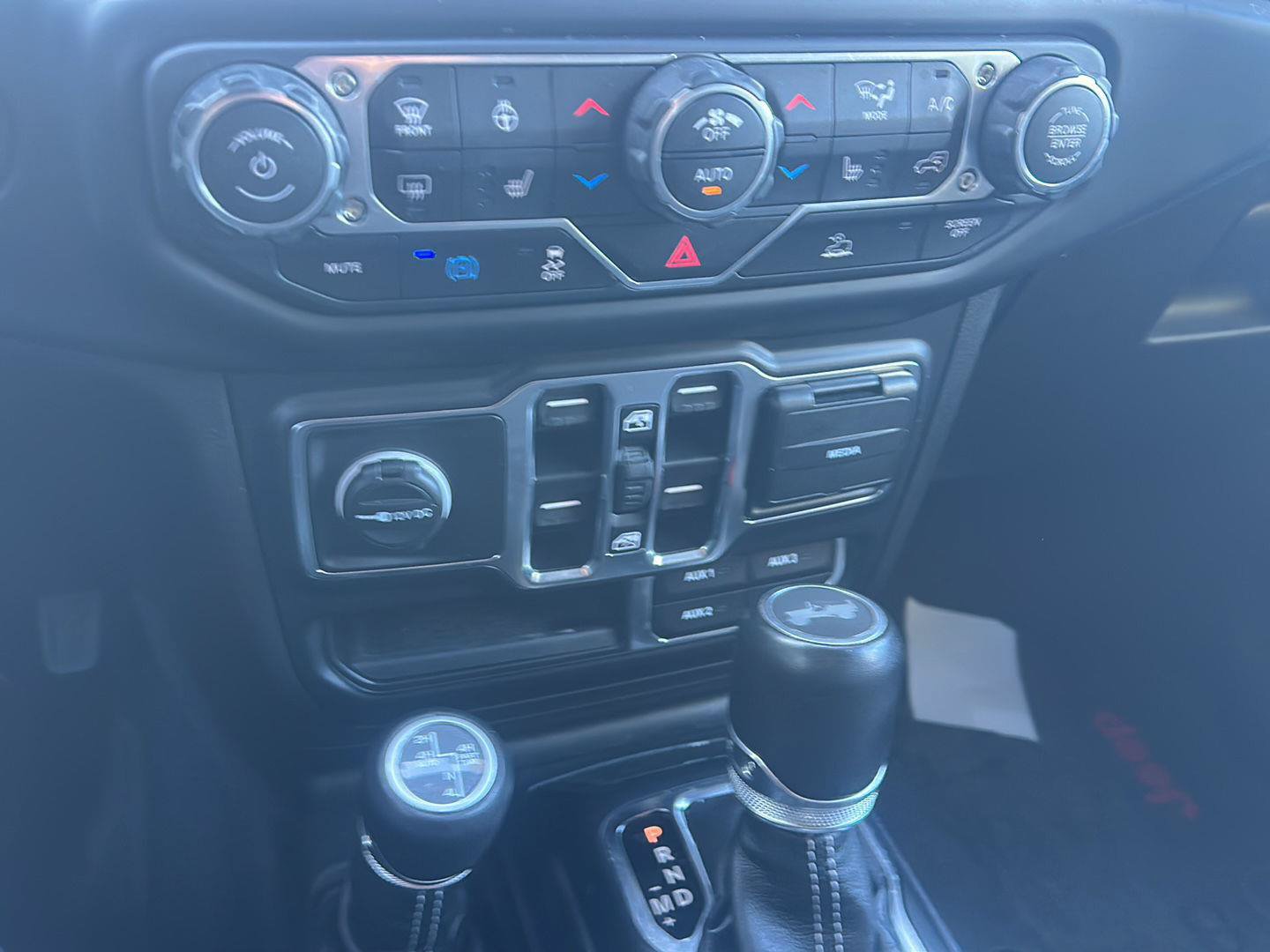 Used 2022 Jeep Wrangler Unlimited Sahara w/ Cold Weather Group AWD/4WD image 18