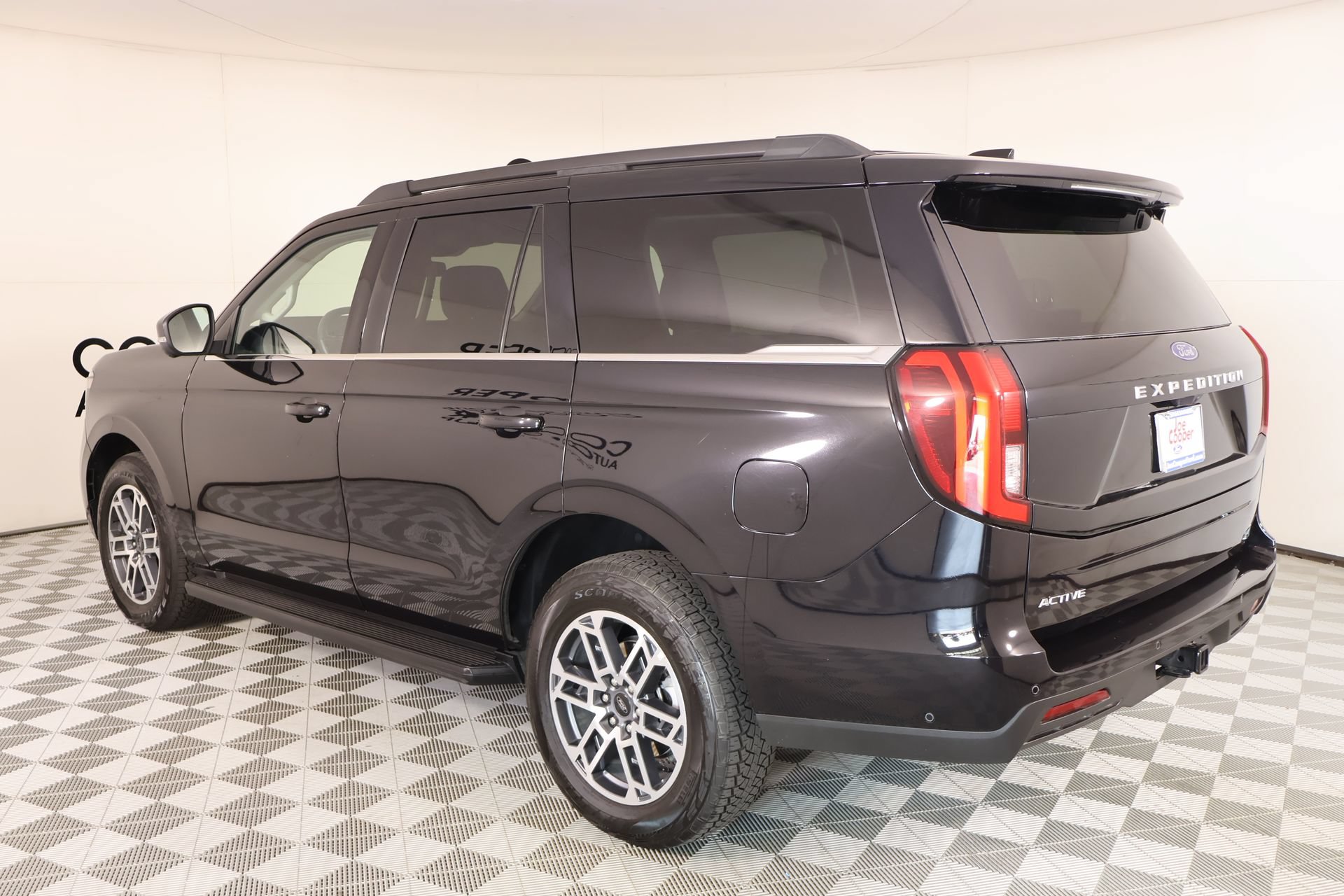 Used 2025 Ford Expedition Active AWD/4WD image 24