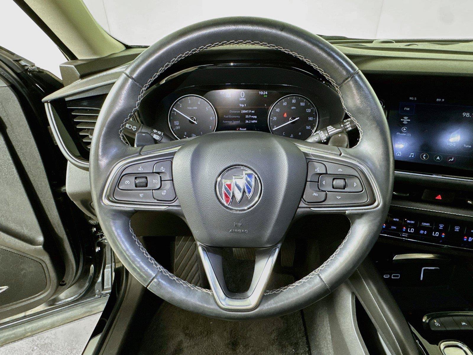 Certified 2022 Buick Envision Avenir w/ Technology Package II FWD image 9