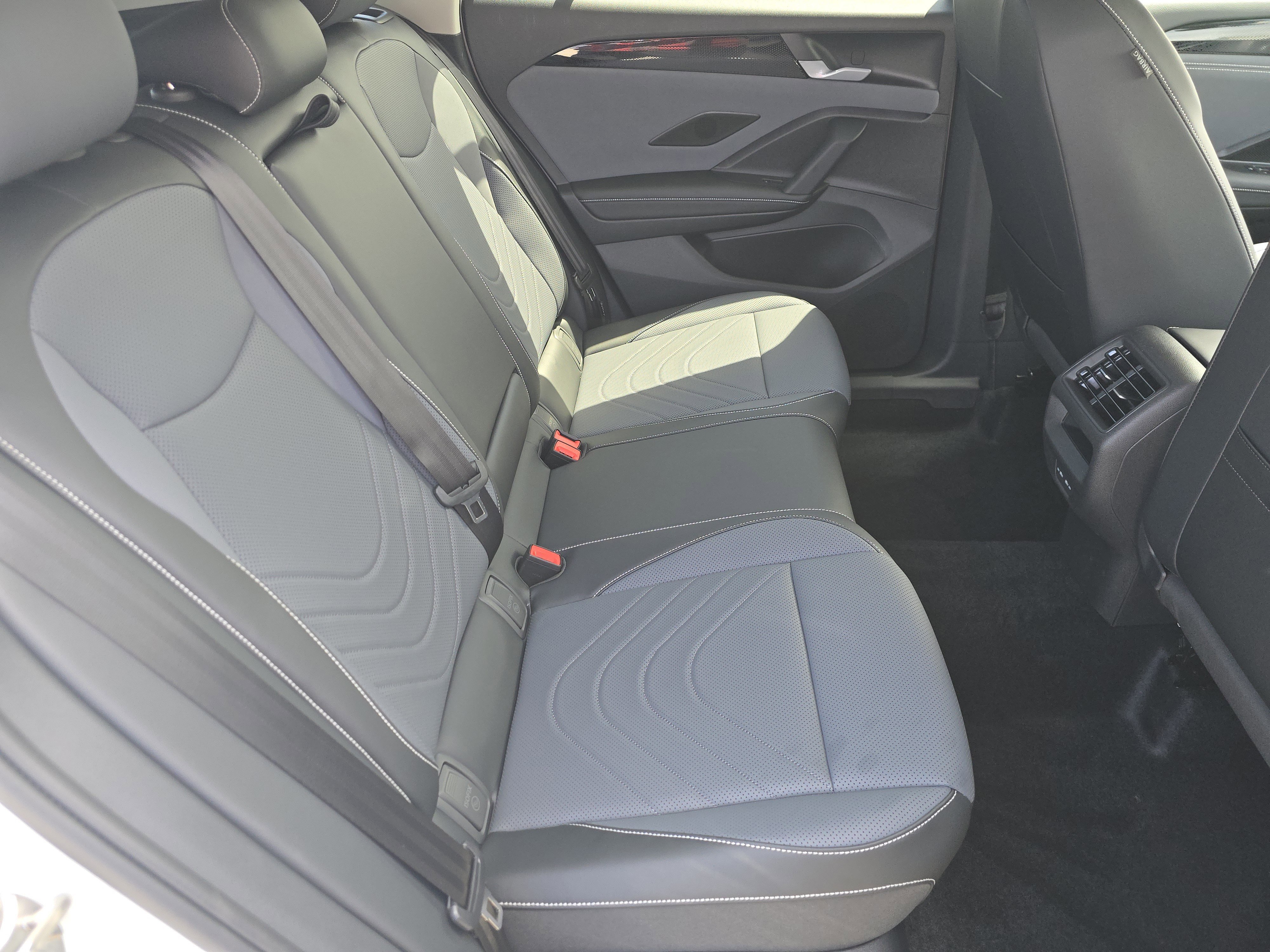 New 2026 Volkswagen Tiguan SE FWD image 16