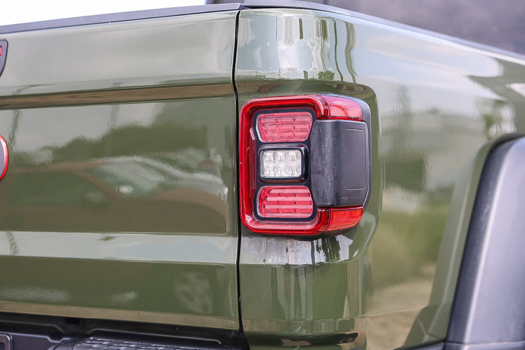 Used 2023 Jeep Gladiator Rubicon w/ LED Lighting Group AWD/4WD image 23