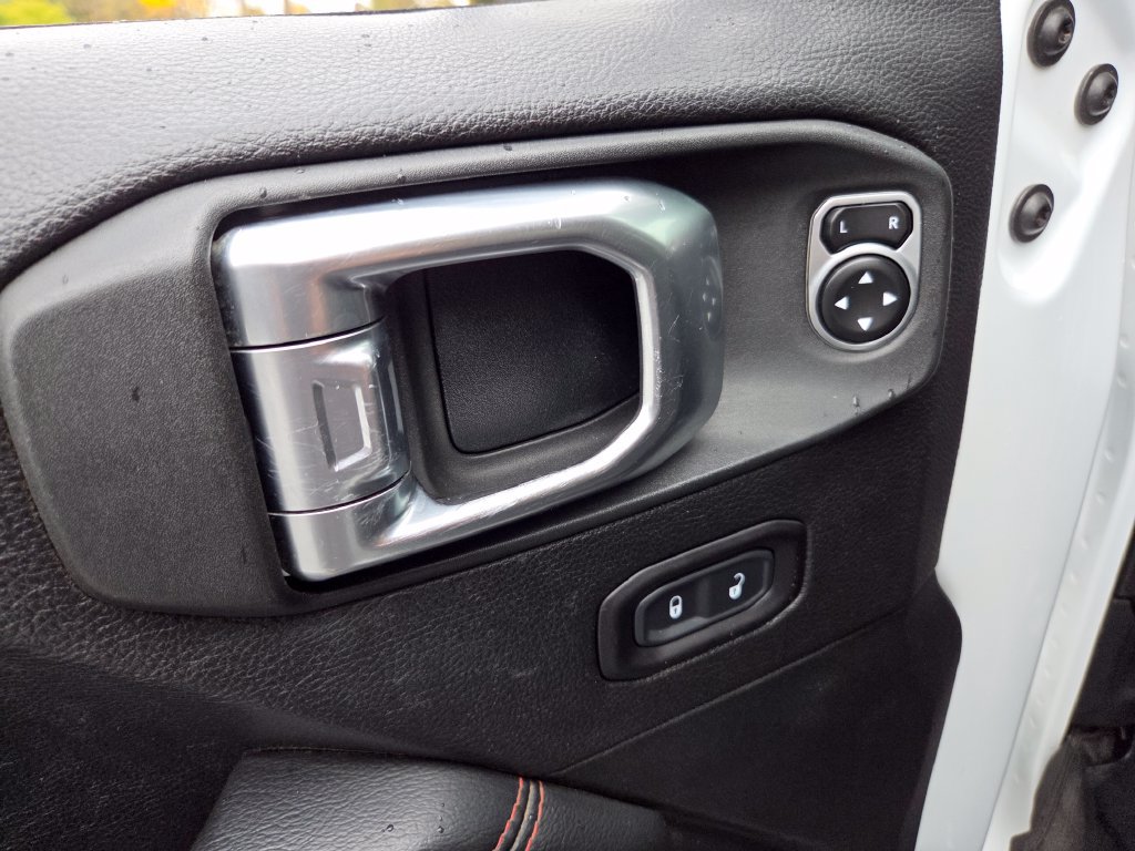 Used 2020 Jeep Gladiator Rubicon w/ Advanced Safety Group AWD/4WD image 31