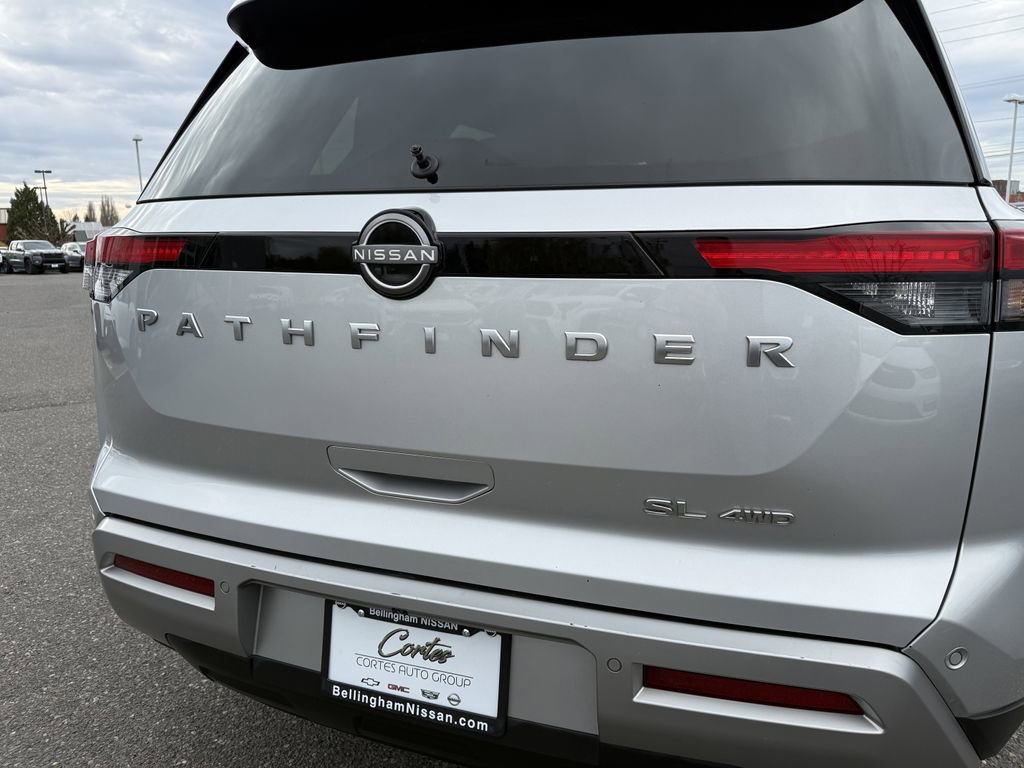 Used 2025 Nissan Pathfinder SL image 10