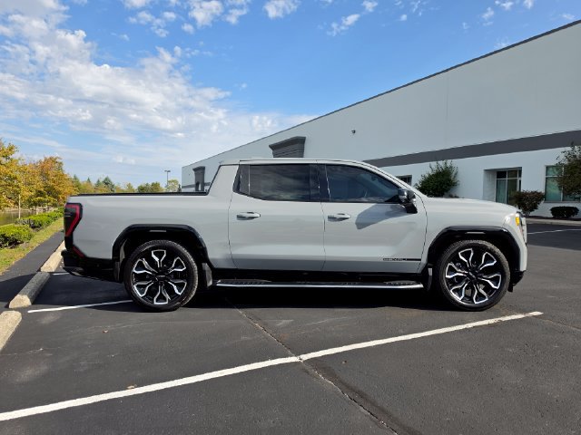 Used 2024 GMC Sierra EV Denali AWD/4WD image 5