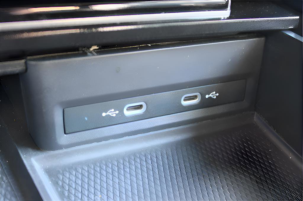 Used 2024 Volkswagen Atlas Cross Sport SE image 19