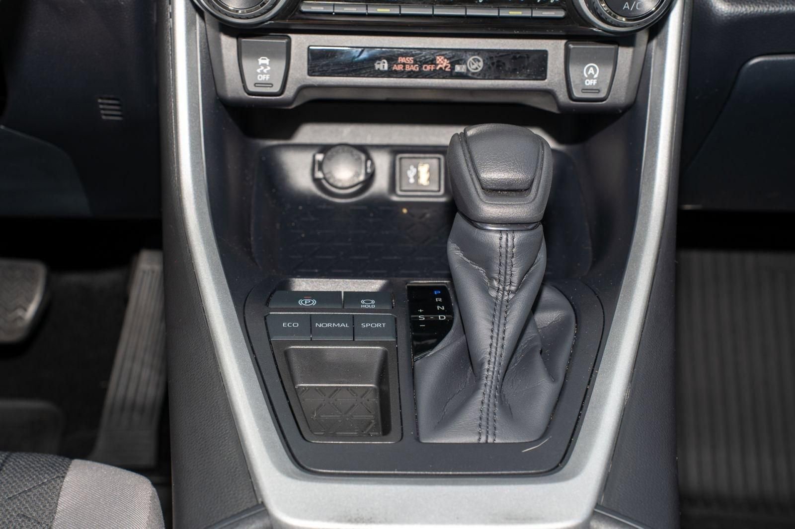 Used 2025 Toyota RAV4 XLE w/ Convenience Package image 25