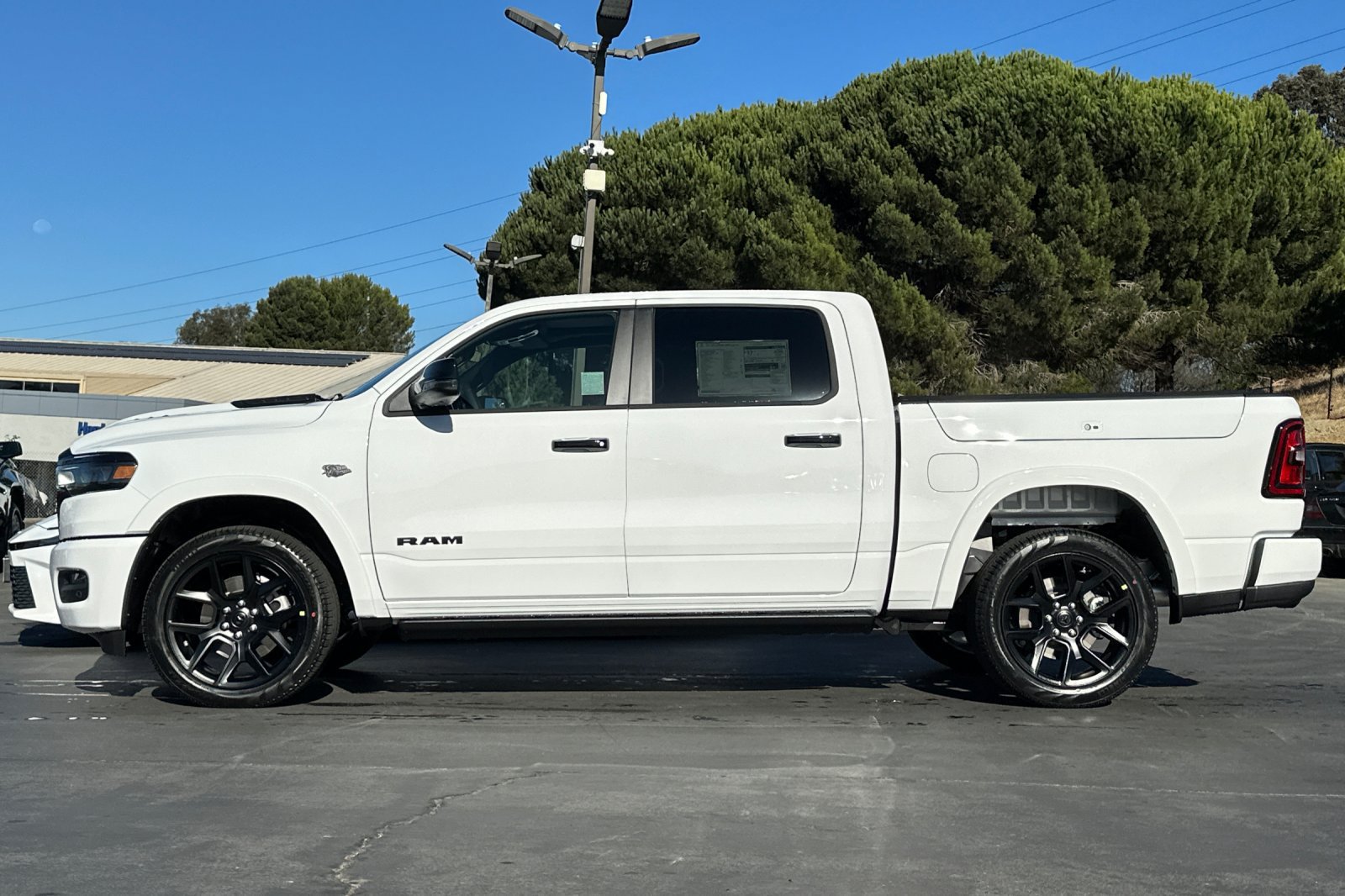 New 2027 RAM 1500 Laramie AWD/4WD image 7