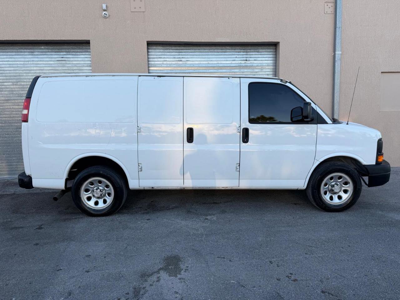 Used 2011 Chevrolet Express 1500 image 8