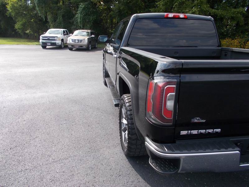 Used 2017 GMC Sierra 1500 SLT w/ SLT Premium Package AWD/4WD image 4