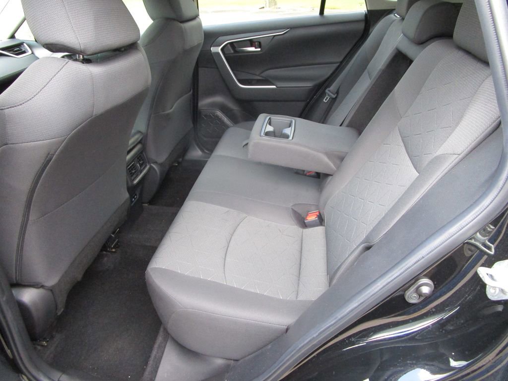 Used 2022 Toyota RAV4 XLE image 16