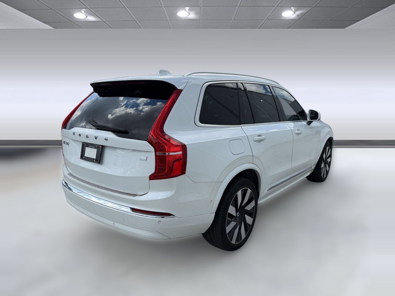 Used 2024 Volvo XC90 T8 Plus w/ Protection Package Premier AWD/4WD image 9