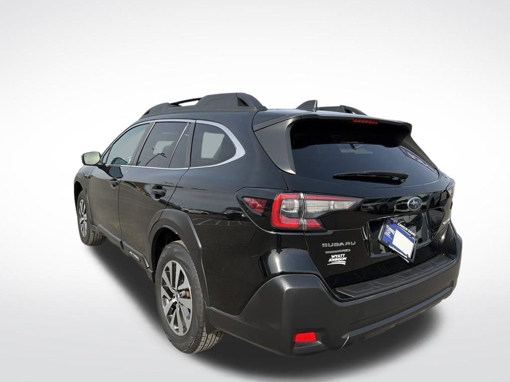 Used 2023 Subaru Outback Premium image 4