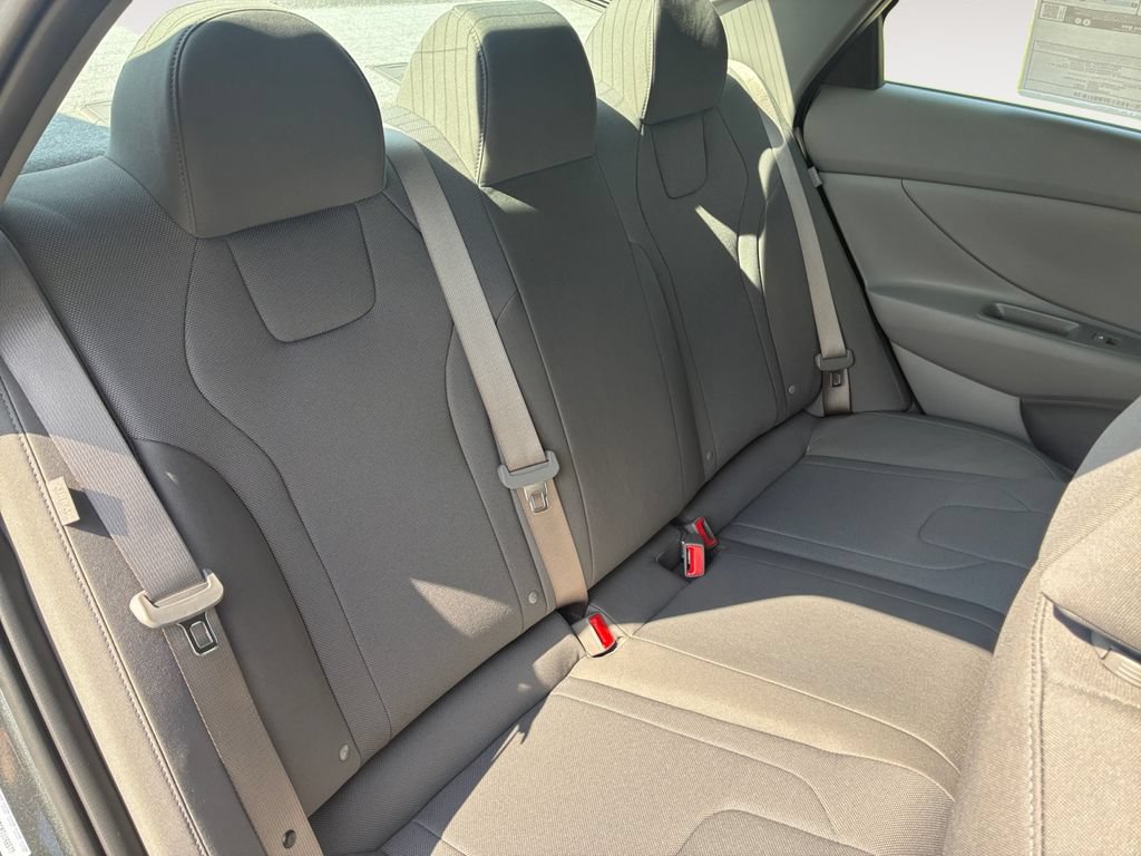 Used 2026 Hyundai Elantra SE FWD image 16