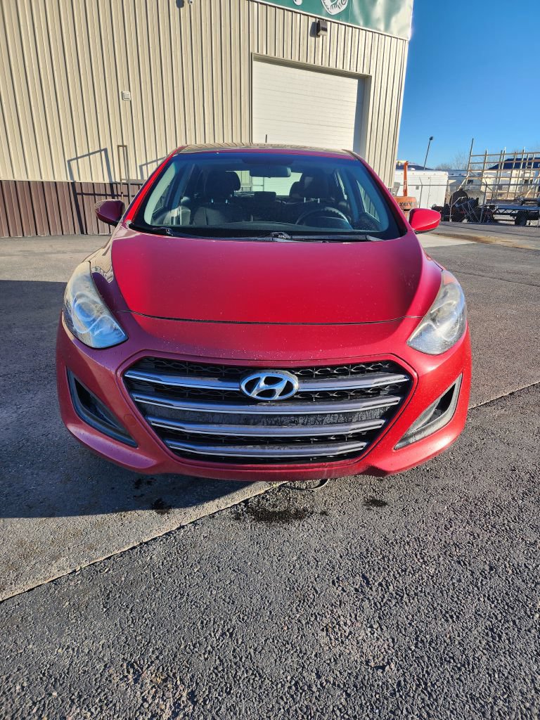 Used 2017 Hyundai Elantra GT FWD image 3