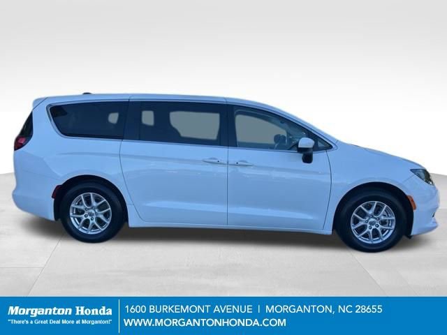 Used 2023 Chrysler Voyager LX FWD image 9