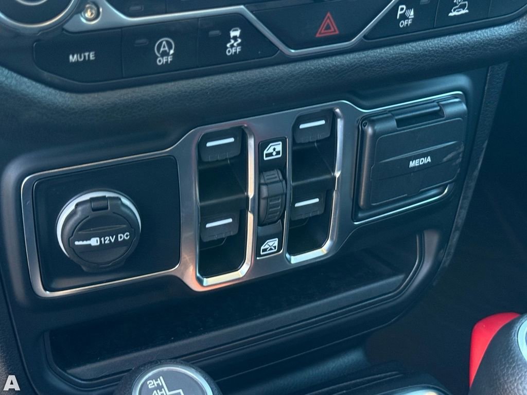 Used 2025 Jeep Wrangler Sport S image 23