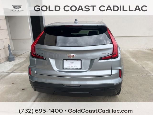 Used 2024 Cadillac XT4 Luxury w/ Cold Weather Package FWD image 3