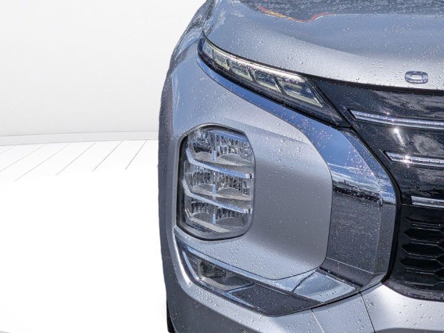 Used 2025 Mitsubishi Outlander SEL FWD image 9