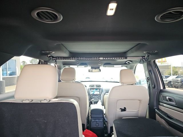 Used 2019 Ford Explorer XLT w/ Equipment Group 202A image 11