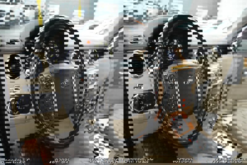 Used 2015 Land Rover LR4 HSE image 29