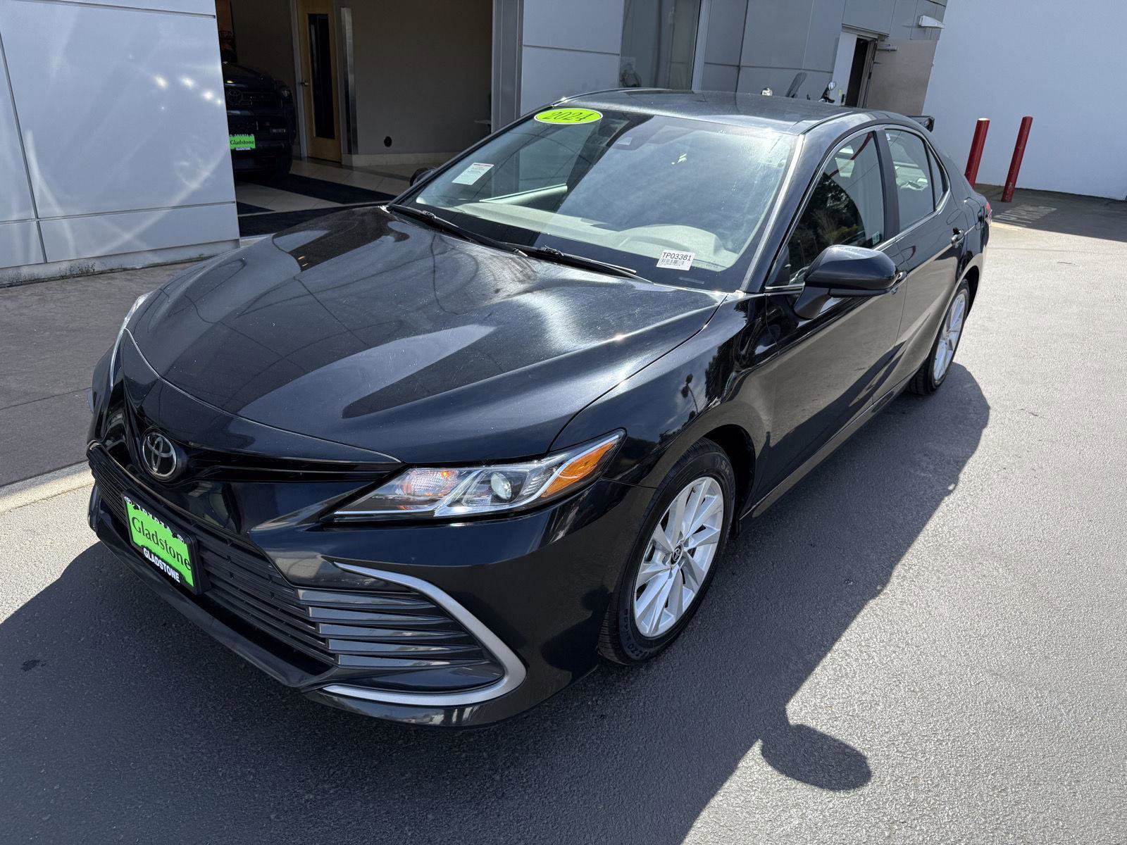 Used 2024 Toyota Camry LE FWD image 2