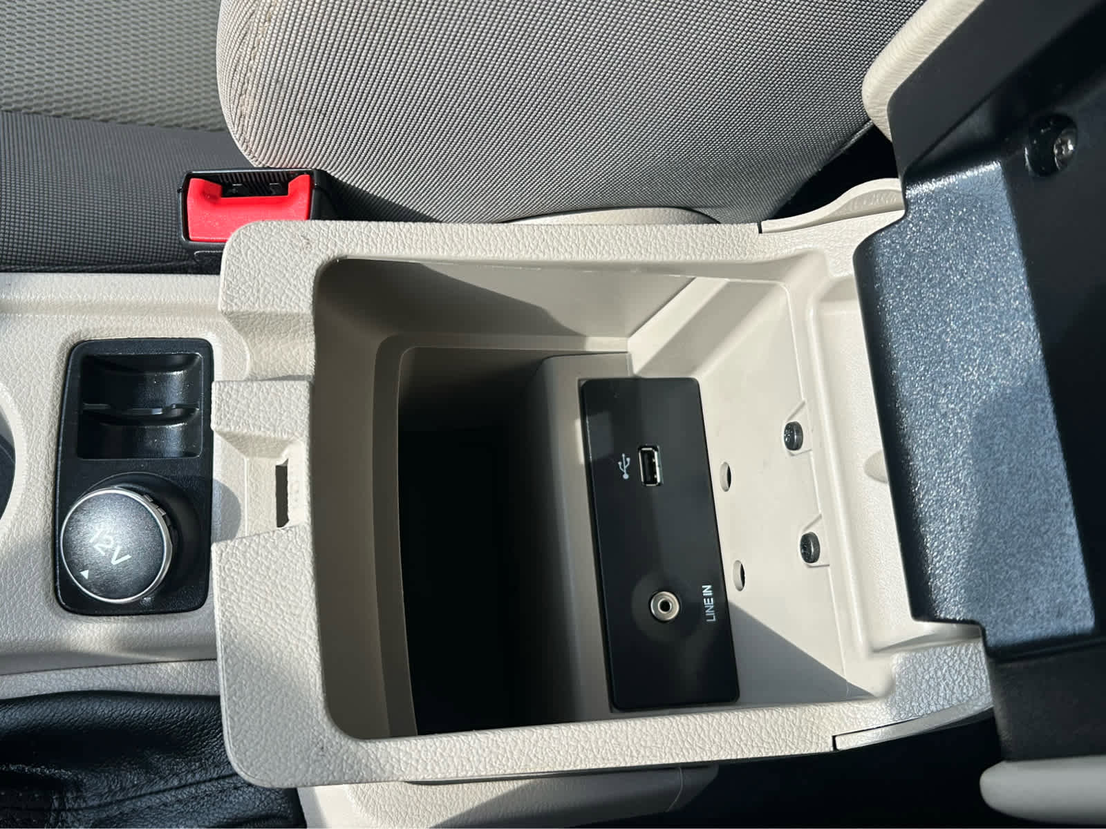 Used 2014 Ford Focus SE image 25